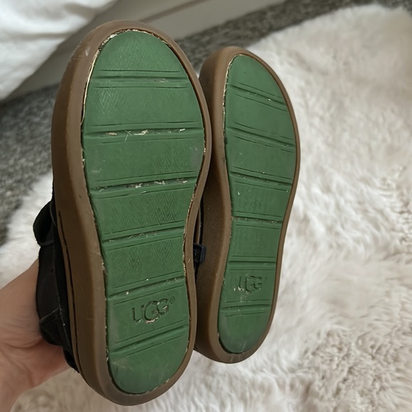 Size 8 little boys navy ugg boots - Picture 7 of 12